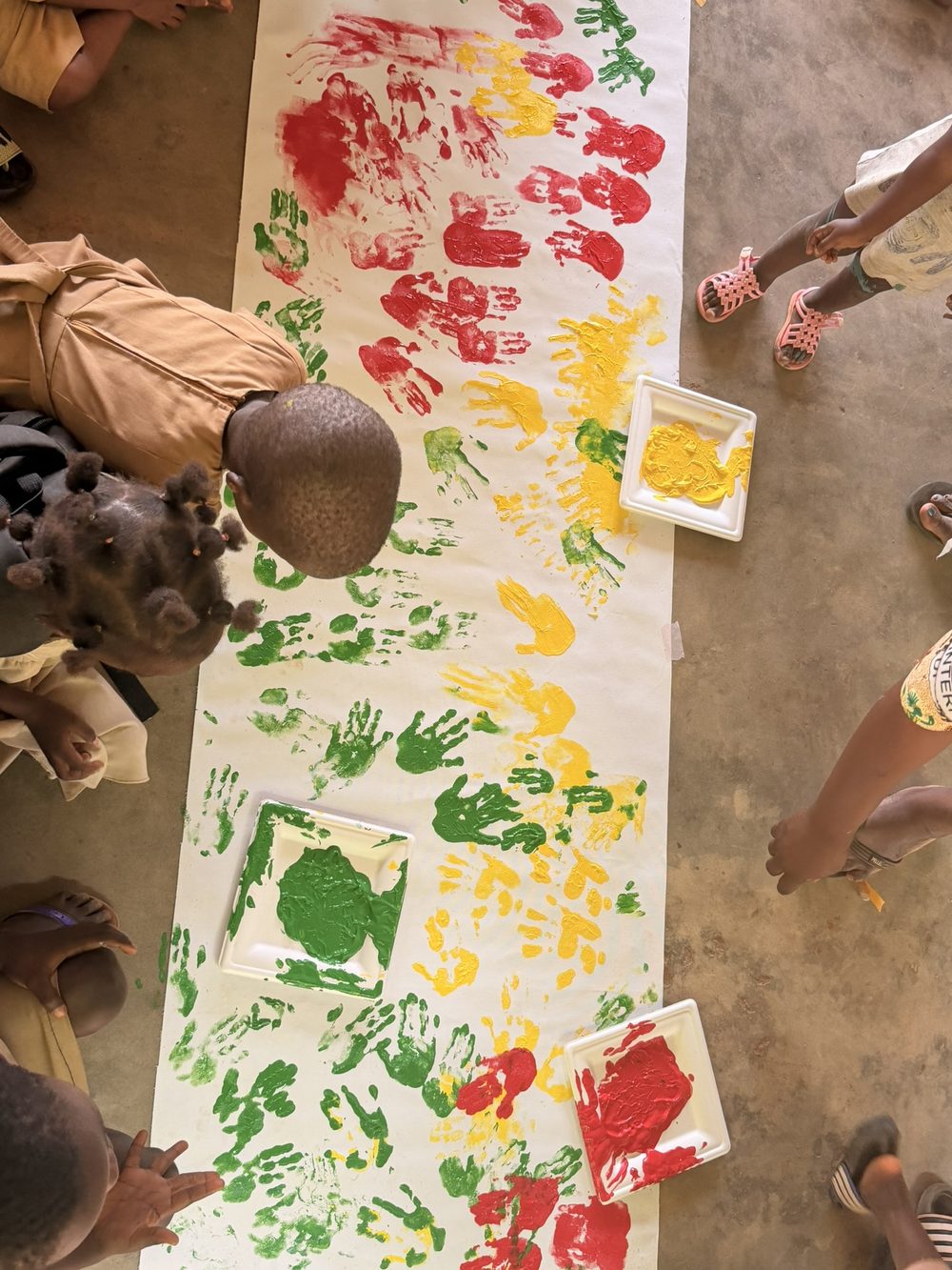 Atelier d'initiation à la peinture pour les enfants de Djacoté